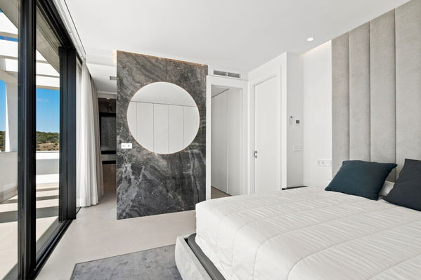 Contemporary Villa with Sea Views in El Limonar, Málaga Este