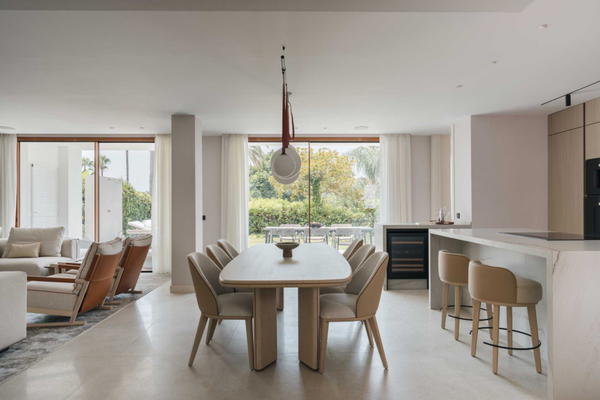 Exclusive penthouse ground floor with a private garden in Alcores del Golf, Nueva Andalucía