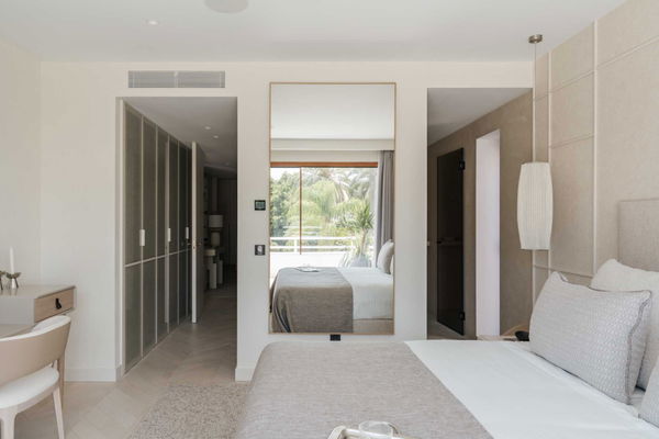 Exclusive penthouse ground floor with a private garden in Alcores del Golf, Nueva Andalucía