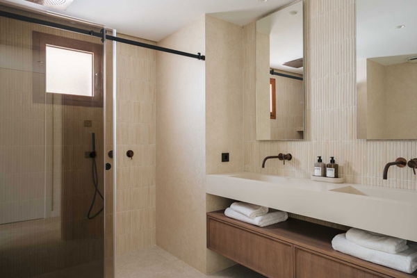 Exclusive penthouse ground floor with a private garden in Alcores del Golf, Nueva Andalucía