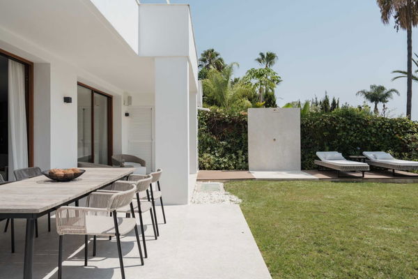 Exclusive penthouse ground floor with a private garden in Alcores del Golf, Nueva Andalucía