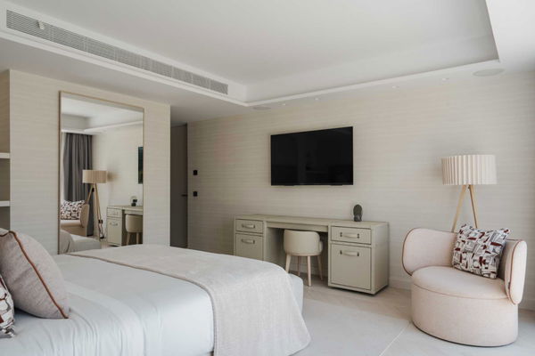 Exclusive penthouse ground floor with a private garden in Alcores del Golf, Nueva Andalucía