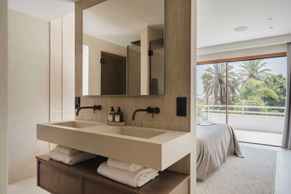Exclusive penthouse ground floor with a private garden in Alcores del Golf, Nueva Andalucía
