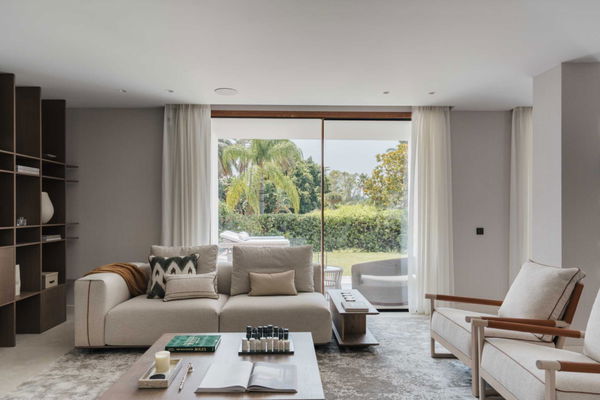 Exclusive penthouse ground floor with a private garden in Alcores del Golf, Nueva Andalucía