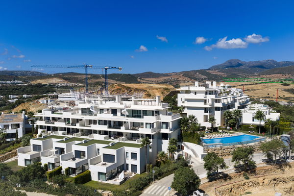 Refined golf resort apartment with sea views, in Finca Cortesin, Málaga