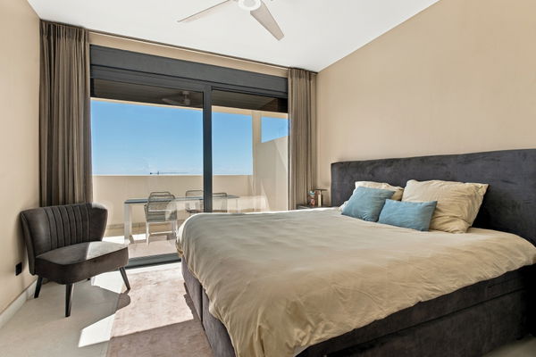 Refined golf resort apartment with sea views, in Finca Cortesin, Málaga