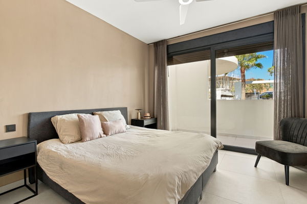Refined golf resort apartment with sea views, in Finca Cortesin, Málaga