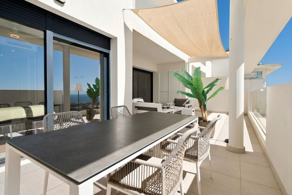 Refined golf resort apartment with sea views, in Finca Cortesin, Málaga