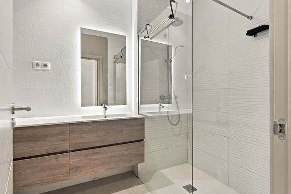 Refined golf resort apartment with sea views, in Finca Cortesin, Málaga