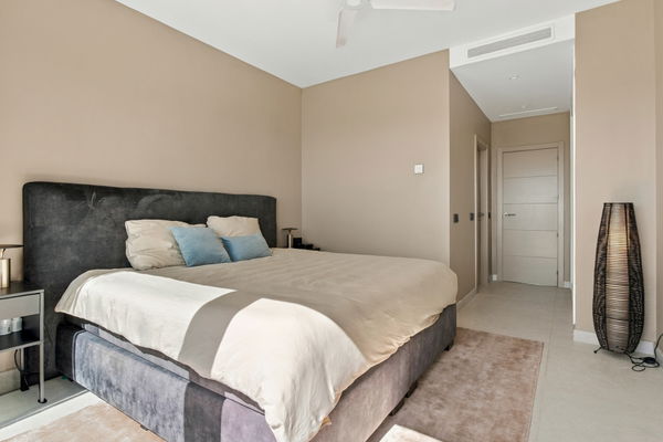 Refined golf resort apartment with sea views, in Finca Cortesin, Málaga