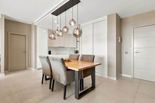Refined golf resort apartment with sea views, in Finca Cortesin, Málaga