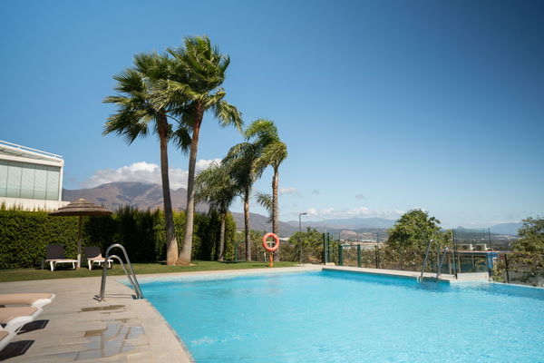 Refined golf resort apartment with sea views, in Finca Cortesin, Málaga
