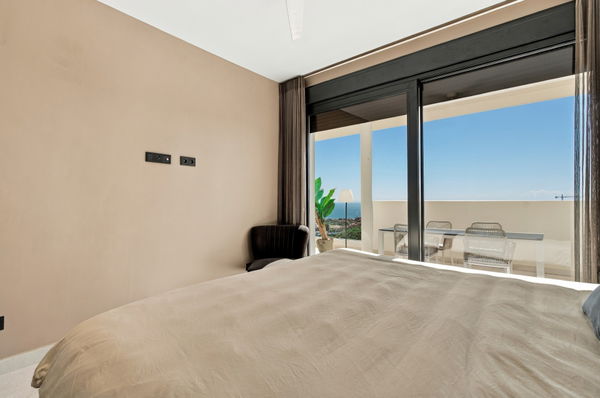 Refined golf resort apartment with sea views, in Finca Cortesin, Málaga