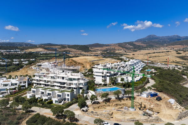 Refined golf resort apartment with sea views, in Finca Cortesin, Málaga
