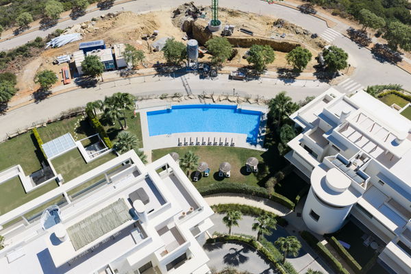 Refined golf resort apartment with sea views, in Finca Cortesin, Málaga