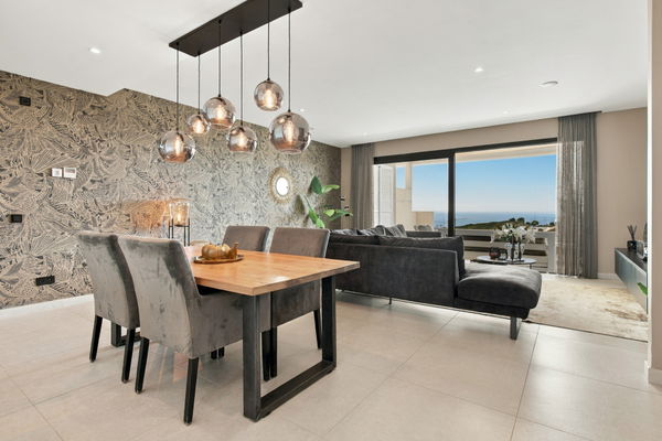 Refined golf resort apartment with sea views, in Finca Cortesin, Málaga