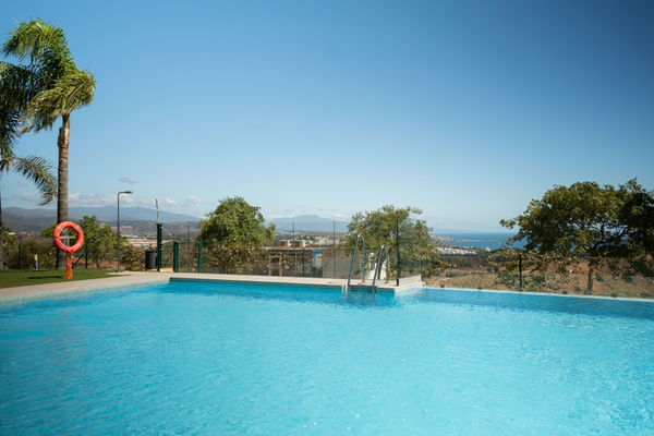 Refined golf resort apartment with sea views, in Finca Cortesin, Málaga