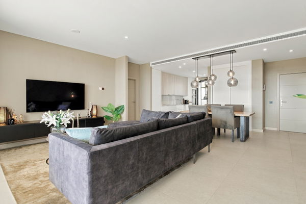 Refined golf resort apartment with sea views, in Finca Cortesin, Málaga