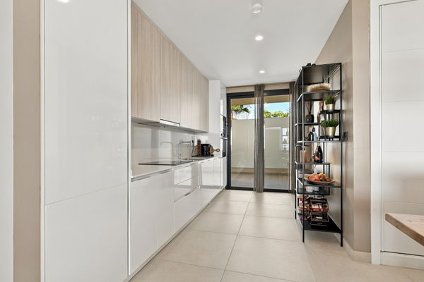 Refined golf resort apartment with sea views, in Finca Cortesin, Málaga