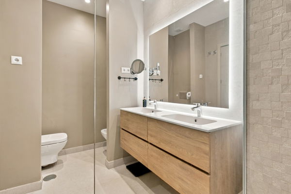 Refined golf resort apartment with sea views, in Finca Cortesin, Málaga