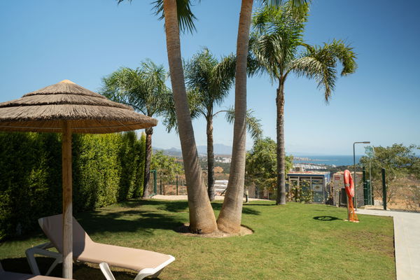 Refined golf resort apartment with sea views, in Finca Cortesin, Málaga