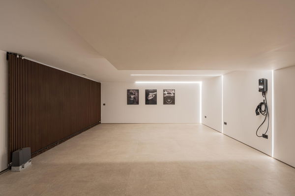 Contemporary golf front villa with a private Spa & sea views in La Quinta, Benahavís