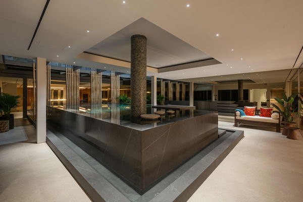 Contemporary golf front villa with a private Spa & sea views in La Quinta, Benahavís