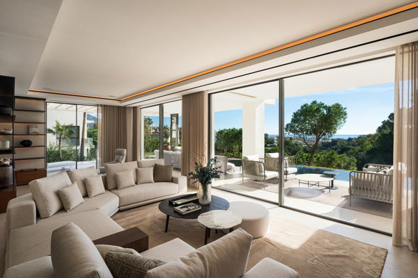Contemporary golf front villa with a private Spa & sea views in La Quinta, Benahavís