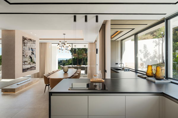 Contemporary golf front villa with a private Spa & sea views in La Quinta, Benahavís