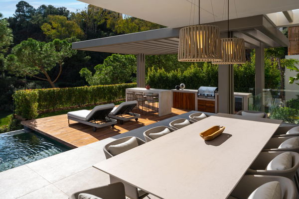 Contemporary golf front villa with a private Spa & sea views in La Quinta, Benahavís