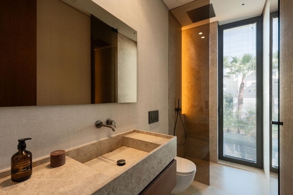 Contemporary golf front villa with a private Spa & sea views in La Quinta, Benahavís