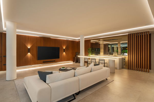 Contemporary golf front villa with a private Spa & sea views in La Quinta, Benahavís