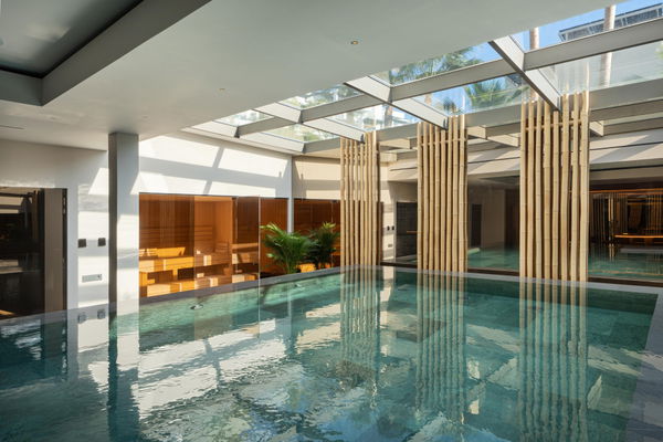 Contemporary golf front villa with a private Spa & sea views in La Quinta, Benahavís