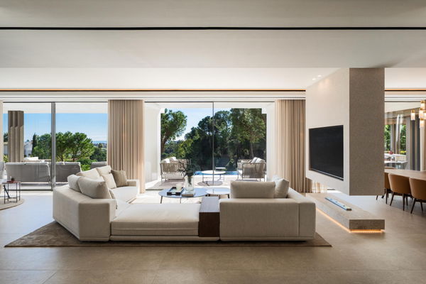 Contemporary golf front villa with a private Spa & sea views in La Quinta, Benahavís