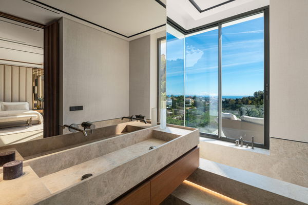 Contemporary golf front villa with a private Spa & sea views in La Quinta, Benahavís