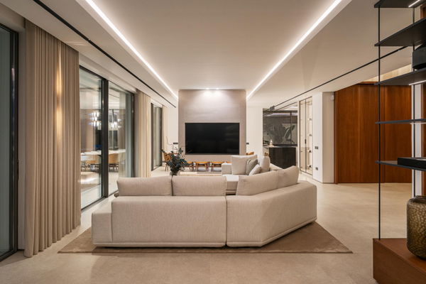 Contemporary golf front villa with a private Spa & sea views in La Quinta, Benahavís