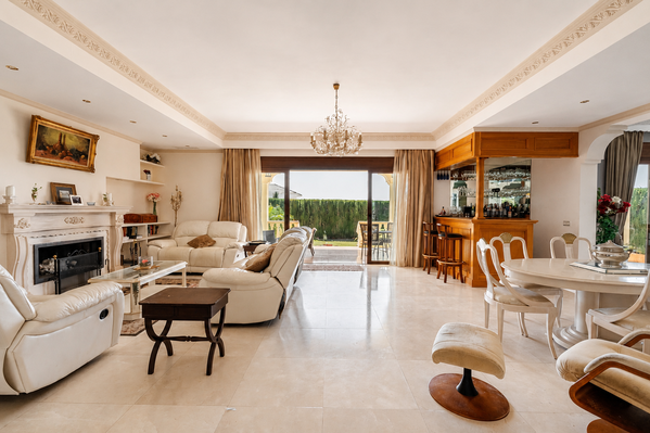 Renovation opportunity villa with sea views in La Quinta, Benahavís