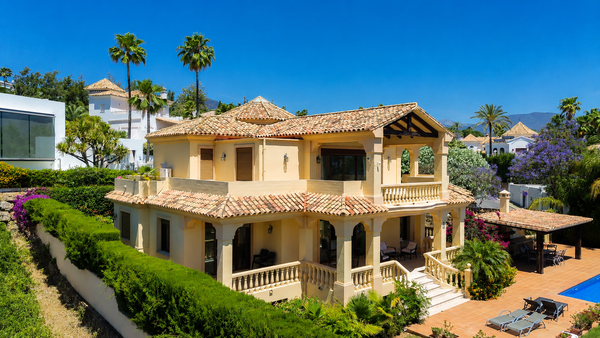 Renovation opportunity villa with sea views in La Quinta, Benahavís