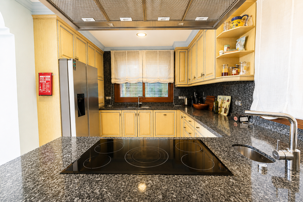 Renovation opportunity villa with sea views in La Quinta, Benahavís