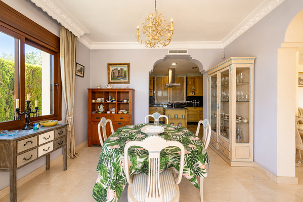 Renovation opportunity villa with sea views in La Quinta, Benahavís
