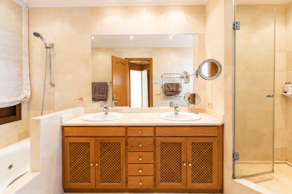 Renovation opportunity villa with sea views in La Quinta, Benahavís