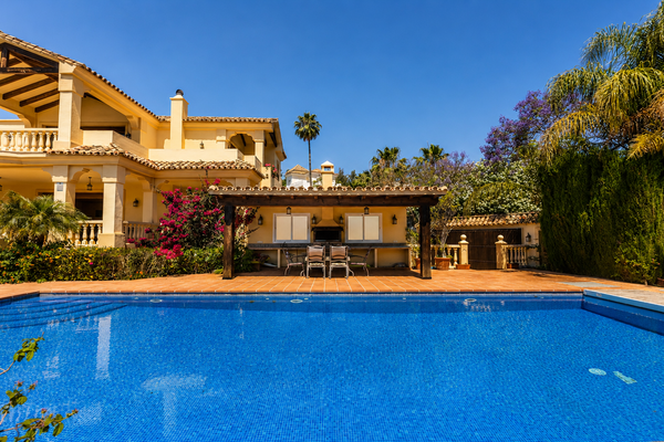 Renovation opportunity villa with sea views in La Quinta, Benahavís