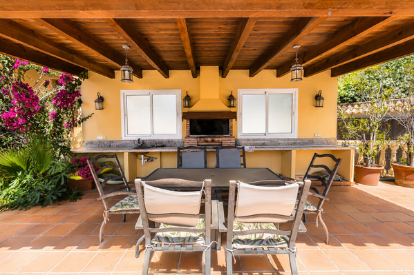 Renovation opportunity villa with sea views in La Quinta, Benahavís