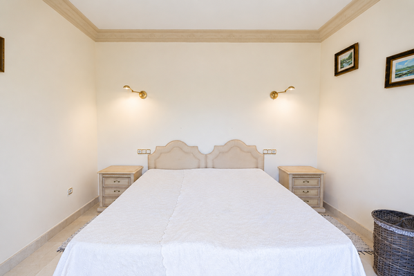 Renovation opportunity villa with sea views in La Quinta, Benahavís