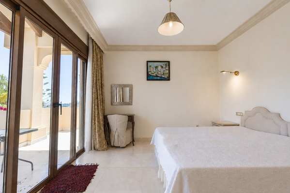 Renovation opportunity villa with sea views in La Quinta, Benahavís