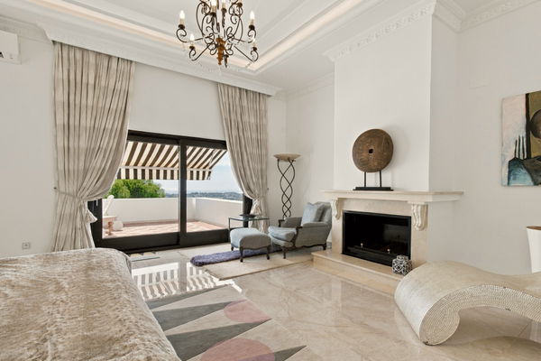 Villa el capitán: A grand private estate with sea views, pool & a paddle court in El Capitán, Benahavis