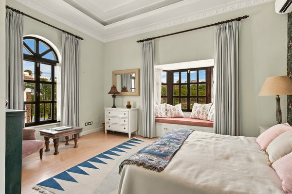 Villa el capitán: A grand private estate with sea views, pool & a paddle court in El Capitán, Benahavis