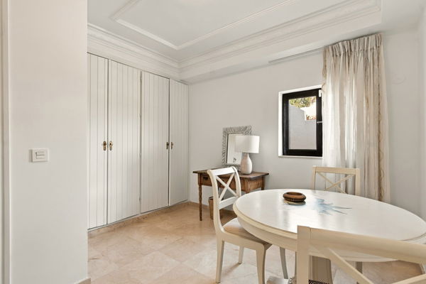 Villa el capitán: A grand private estate with sea views, pool & a paddle court in El Capitán, Benahavis