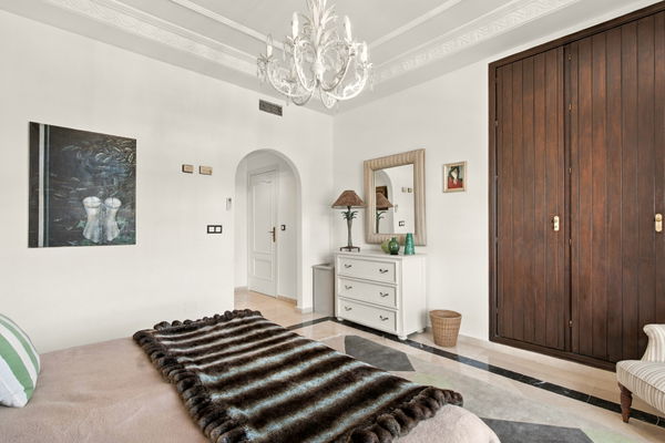 Villa el capitán: A grand private estate with sea views, pool & a paddle court in El Capitán, Benahavis