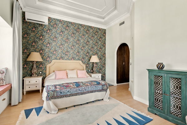 Villa el capitán: A grand private estate with sea views, pool & a paddle court in El Capitán, Benahavis